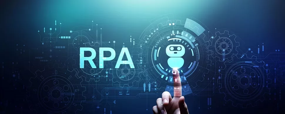 指がRPAとロボットアイコンのデジタルインターフェースに触れている
